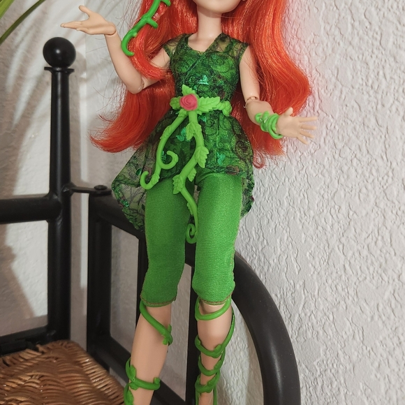 DC Superhero Girls Poison Ivy action doll - Picture 3 of 6